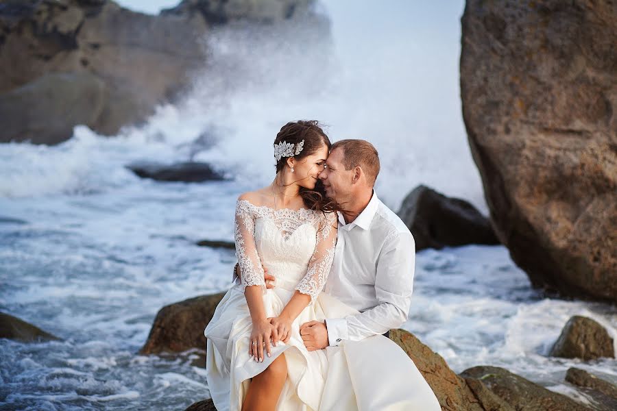 Fotógrafo de casamento Tatyana Tatarin (ozzzi). Foto de 18 de outubro 2020