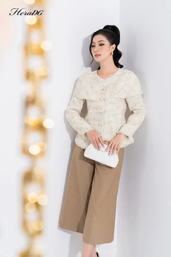 Áo khoác nữ HeraDG dáng ngắn thiết kế cổ tròn phủ vai, khuy trước thanh lịch chất liệu Dạ Tweed cao cấp WKHBB3009_HeraDG