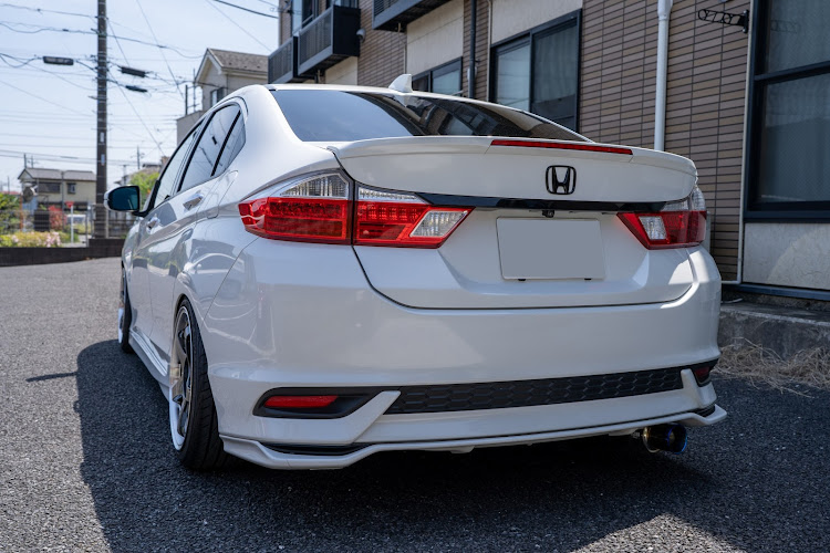 グレイスのホイール交換・ヌルテカボディ選手権に関するカスタム事例の投稿画像2枚目