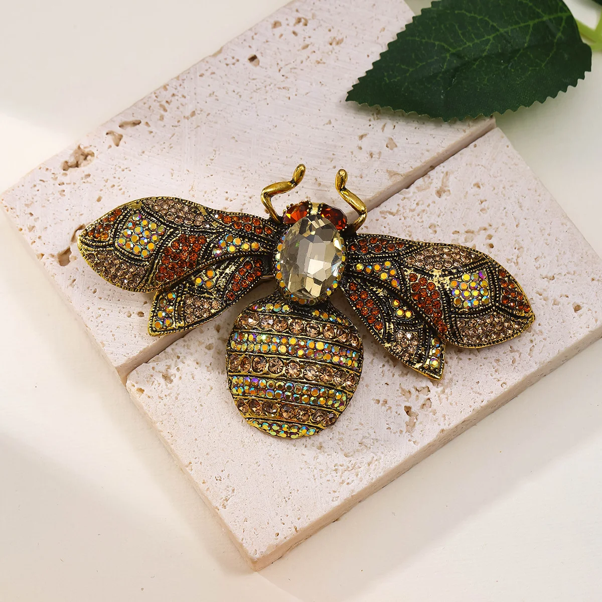 Title 6, Spilla ape cristallo stile antico, gioiello uni...