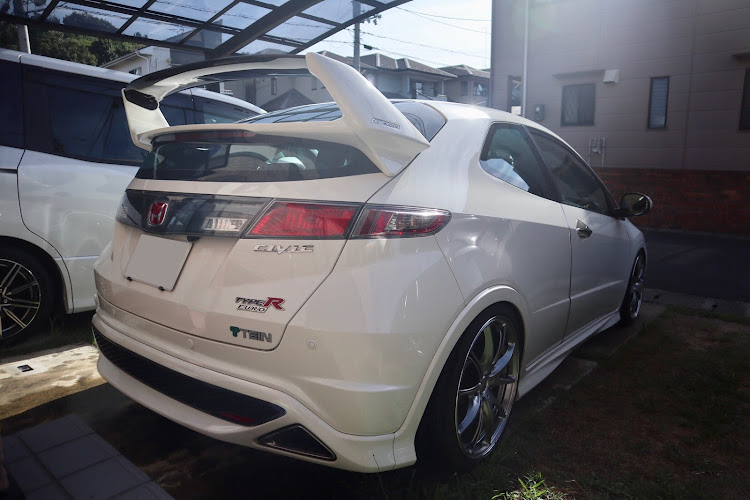 シビックタイプRユーロの早朝洗車・コーティング・悲しい出来事に関するカスタム事例の投稿画像1枚目