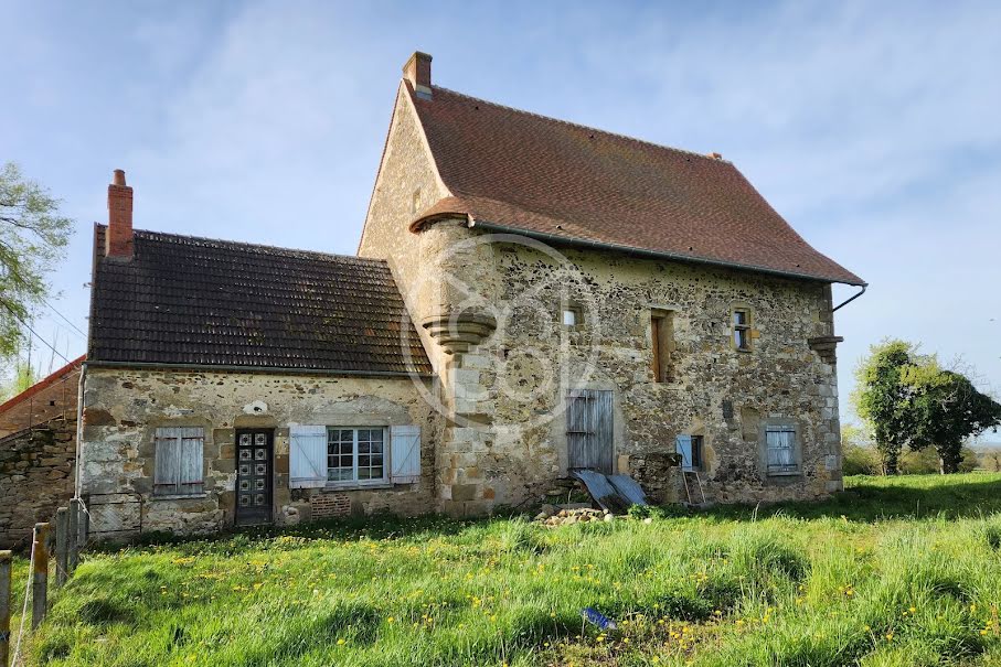 Vente maison 10 pièces 250 m² à Montmarault (03390), 275 000 €