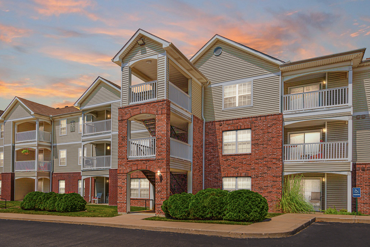 North Oak Crossing Apartments In Kansas City Missouri