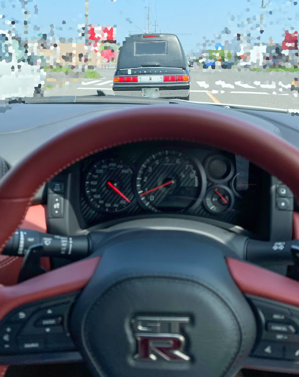 センチュリーの霊柩車仕様・特殊車両・夏・運転席からの眺め・ドライブに関するカスタム事例の投稿画像1枚目