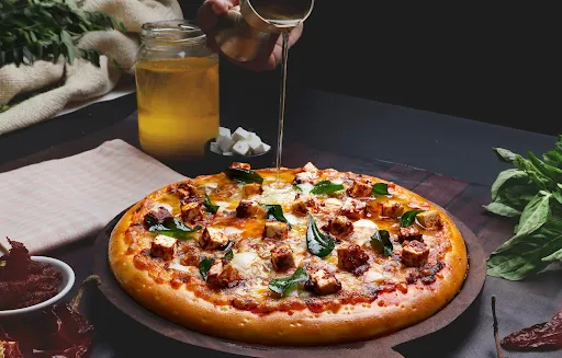 Ghee Roast Paneer Pizza