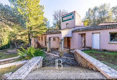 Maison avec piscine et jardin 13