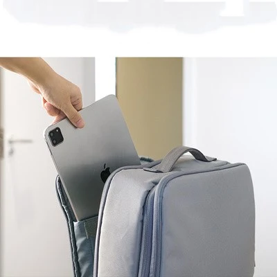 Bolsa de viagem transparente de grande capacidade com abertura ampla para ombro, perfeita para viagens e bagagens espaçosas.