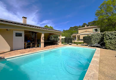 Villa avec piscine et terrasse 9