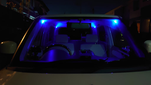 アルト Ha24sの車内イルミネーション ルームランプ増設 Usb電源ポート増設 フットランプ取り付け イルミネーション 切り替えタイプ青 白に関するカスタム メンテナンスの投稿画像 車のカスタム情報はcartune