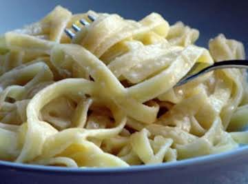 Simple & Tasty Fettuccine Alfredo