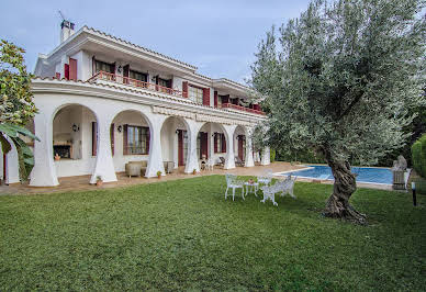 House with pool and garden 2