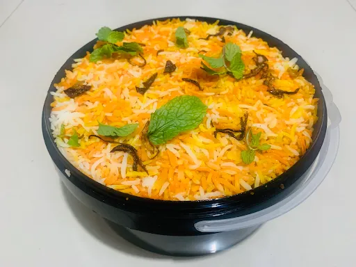 Chicken Dum Biryani [Container Size 4.5 Litre, Serves 6-7]