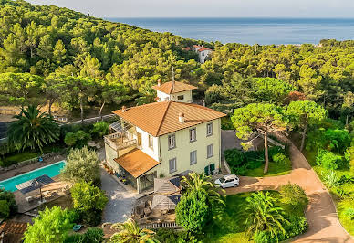 Villa avec piscine et terrasse 17