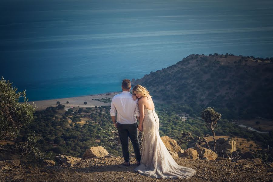 Fotografo di matrimoni Stauros Karagkiavouris (stauroskaragkia). Foto del 14 agosto 2018