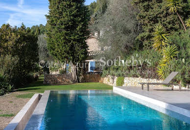 Villa with pool and garden 3