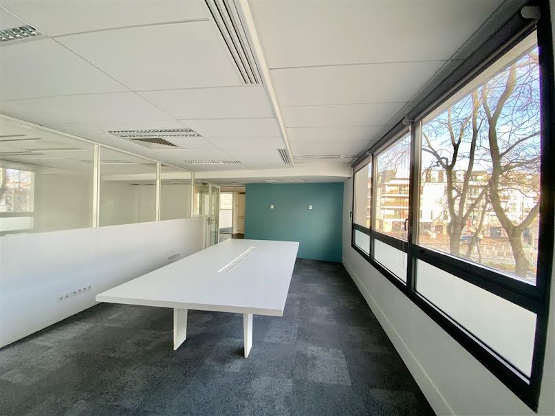 Location  locaux professionnels  378 m² à Rueil-Malmaison (92500), 6 930 €