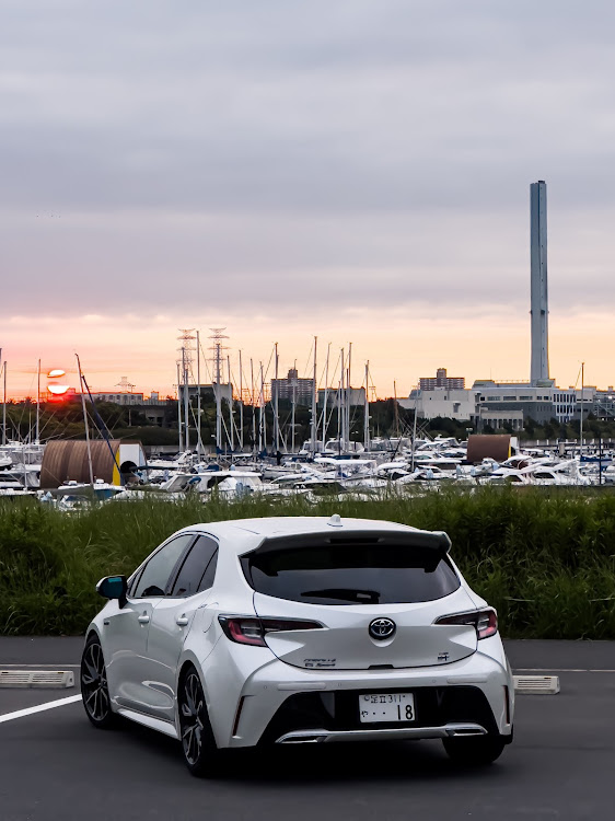 カローラスポーツの曇り空と愛車・ヨットハーバー編・いま切り取りたい瞬間・discover＿ctに関するカスタム事例の投稿画像1枚目