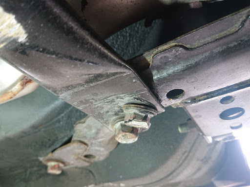 ロードスター Nb8cのnb ロードスター やっちまったなぁ 車高の低さは知能の低さ 腹下擦りまくり ロードスター に関するカスタム メンテナンスの投稿画像 車のカスタム情報はcartune