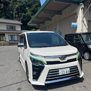ヴォクシー ZRR80W