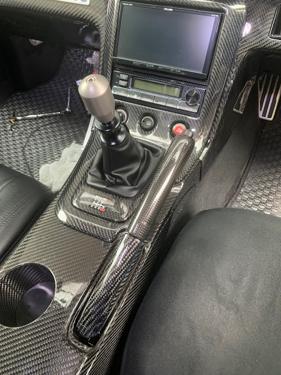 シルビアの#S15シルビア 内装カーボン化計画！・S15シルビアにR33GT-Rドライカーボングリップ流用・100%ポン付けでした！・S15シルビアのプラットフォームはR34チューンドボディーに関するカスタム事例の投稿画像4枚目