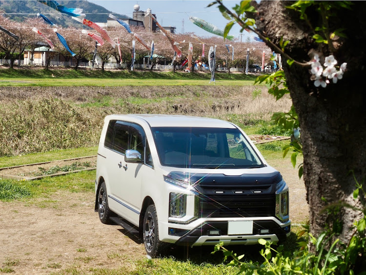 デリカD:5のサクラと愛車・お題に乗っかってみた・ソメイヨシノ・枝垂れ桜・ムーヴキャンバスに関するカスタム事例の投稿画像1枚目