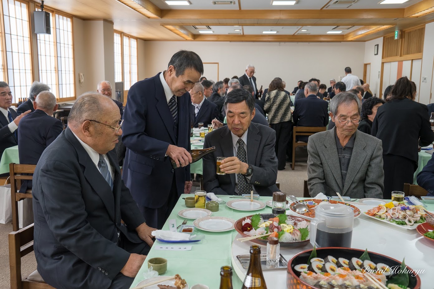 和気あいあいの祝宴