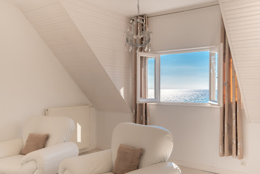 Propriété en bord de mer avec jardin 15