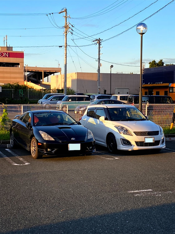 スイフトのセリカ・駐車場でパシャリ・前照灯似てるに関するカスタム事例の投稿画像1枚目