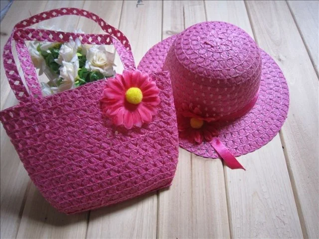 Nuovo cappello di paglia per bambini, cappello da sole. Proteggi i bambini dal sole con questo cappello leggero e comodo, perfetto per giocare all'aperto.