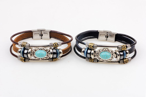 Title 3, Bracelet en gros perlé de style palais