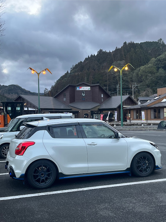 スイフトスポーツの1日でも早い平穏と復興が訪れますように。・いつもイイネありがとうございます！・道の駅・私からコメントできないフォロワーさん・消しました。ありがとうございましたに関するカスタム事例の投稿画像2枚目