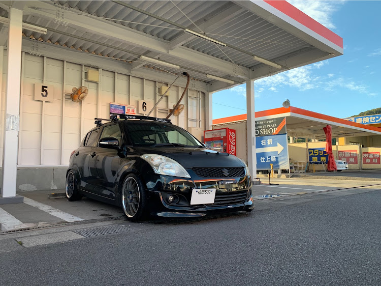 スイフトの洗車・ヘッドライトコーティング・残暑厳しい〰️に関するカスタム事例の投稿画像1枚目