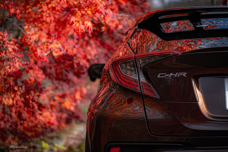 C-HRの紅葉・目指せPickUpCars・ゴキブリみたいな車というよりゴキブリ・通勤車だから許して・フォグが無い…に関するカスタム事例の投稿画像4枚目