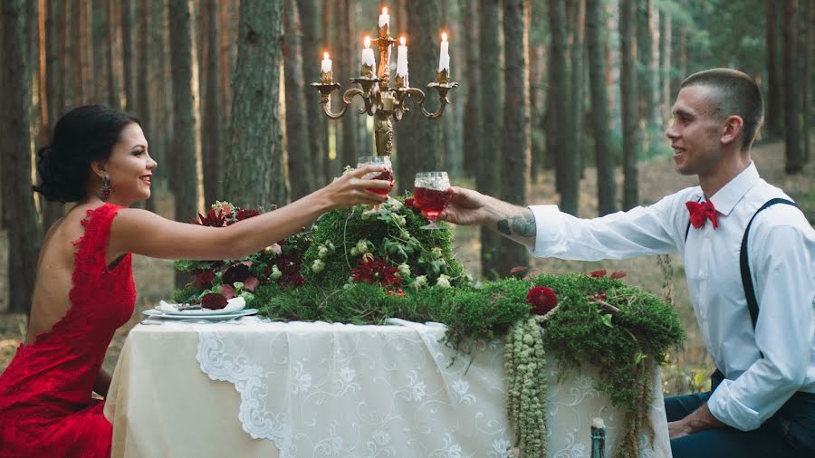 Fotografo di matrimoni Artem Krasnyuk (artyomsv). Foto del 3 novembre 2015