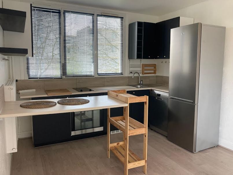 Location  appartement 3 pièces 51 m² à Les Ulis (91940), 900 €