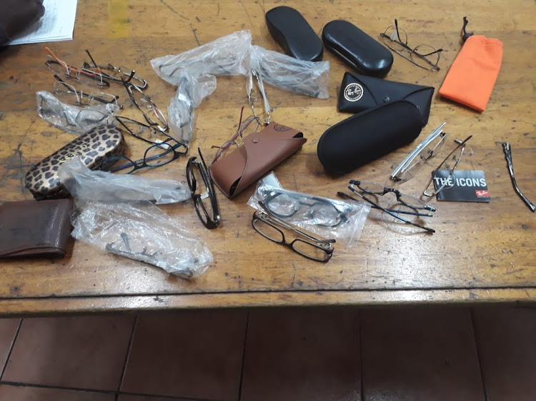 Gqeberha police arrested a suspect for possession of suspected stolen goods after several pairs of high-end spectacles were found in his possession. He also faces charges of illegal possession of a firearm and ammunition and possession of drugs