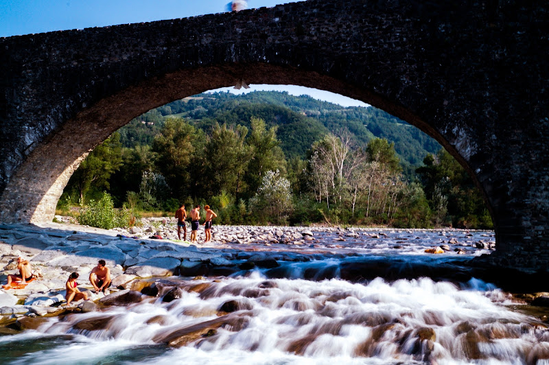 Al fiume. di Alessi Natascia