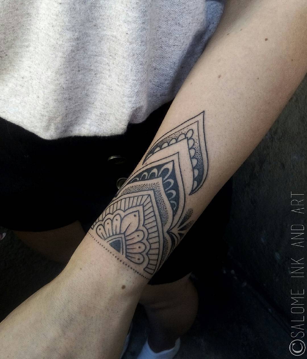 mandala tattoos on wrist