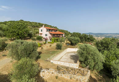 Corps de ferme avec jardin et piscine 2