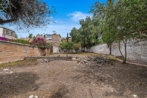 Vacant lot with brick and stone walls - Land purchase in San Miguel de Allende