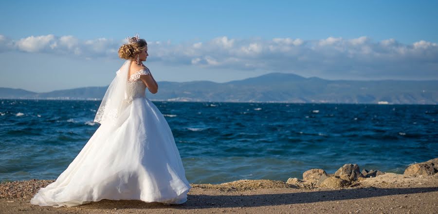 Fotógrafo de casamento Olga Svetlaya (svetlaya). Foto de 25 de setembro 2017