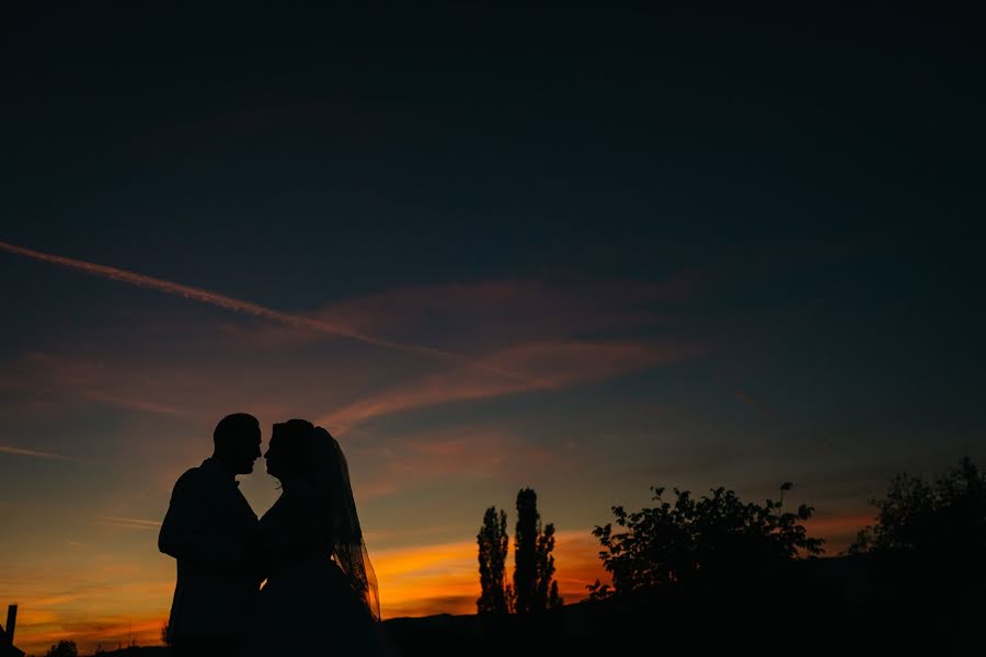 Fotografo di matrimoni Mihai Ruja (mrvisuals). Foto del 16 aprile 2018