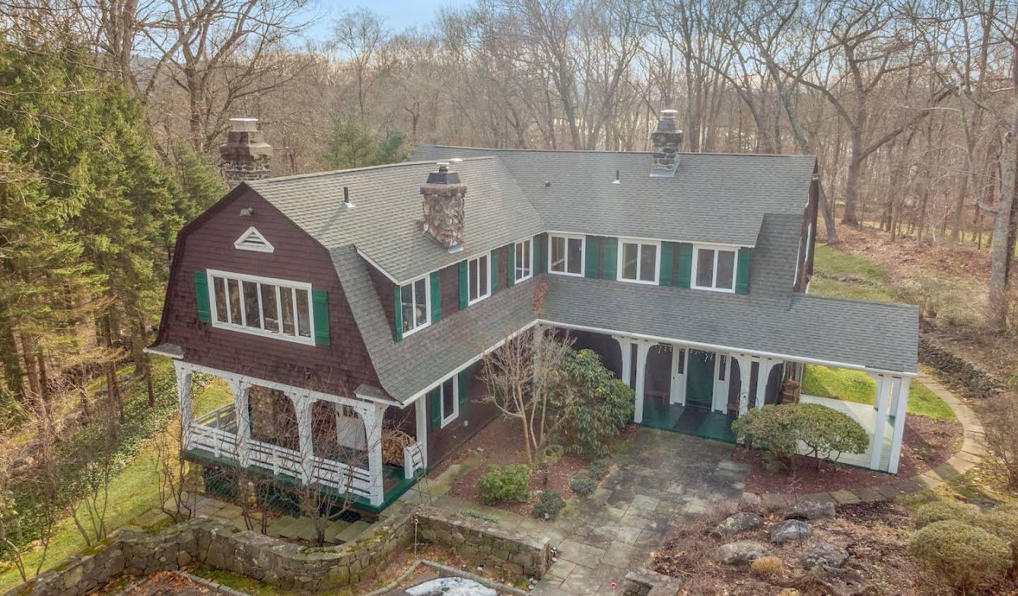 House with garden and terrace Yorktown Heights