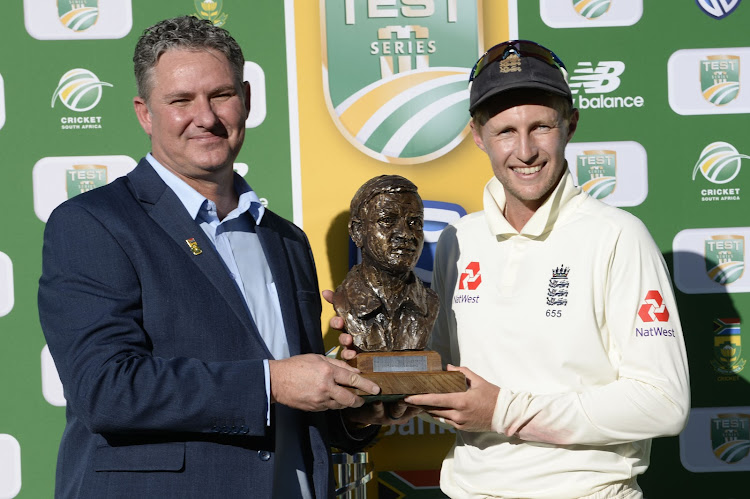 Cricket SA acting chief executive Jacques Faul and England captain Joe Root during day 4 of the 4th Test match between South Africa and England at Imperial Wanderers Stadium on January 27, 2020 in Johannesburg.