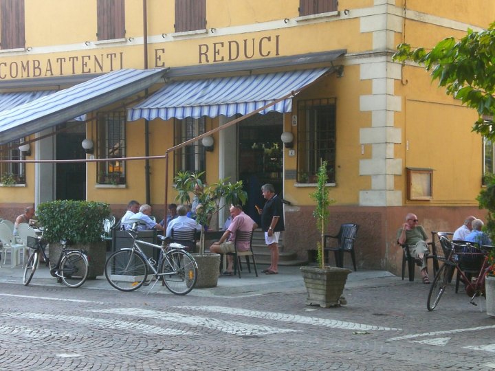 ERavamo quattro amici al bar... di peperino