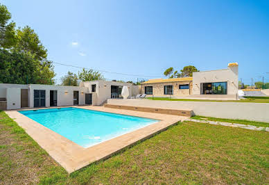 Villa with pool and terrace 11