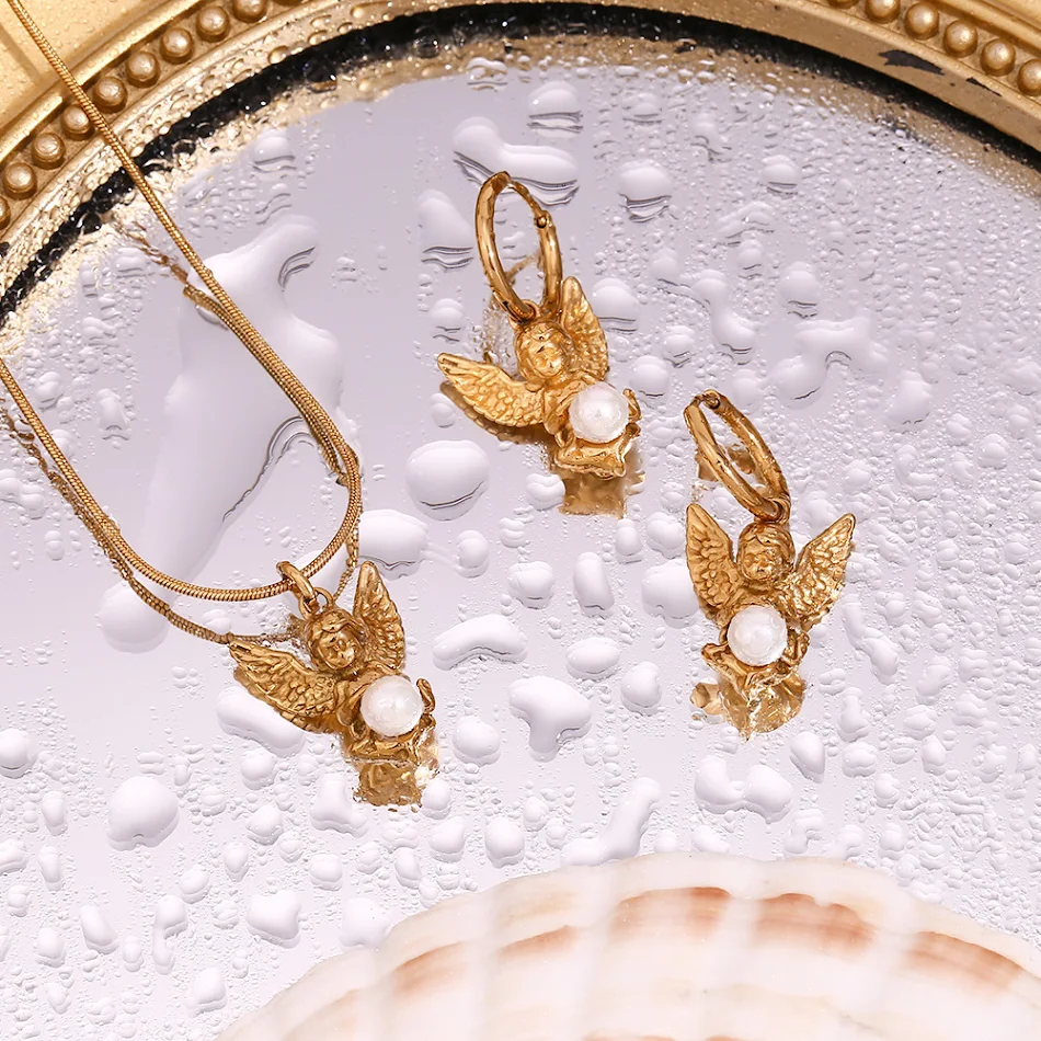 Vintage Elegante Ketting Titanium Staal 18K Vergulde Mini Parel Engel. Een stijlvol sieraad voor dames. Perfect als cadeau.