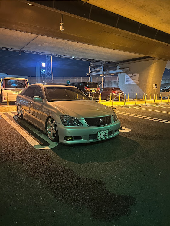 クラウンアスリートの低そうで低くない少し低い車・台風10号接近中・ドライブに関するカスタム事例の投稿画像1枚目