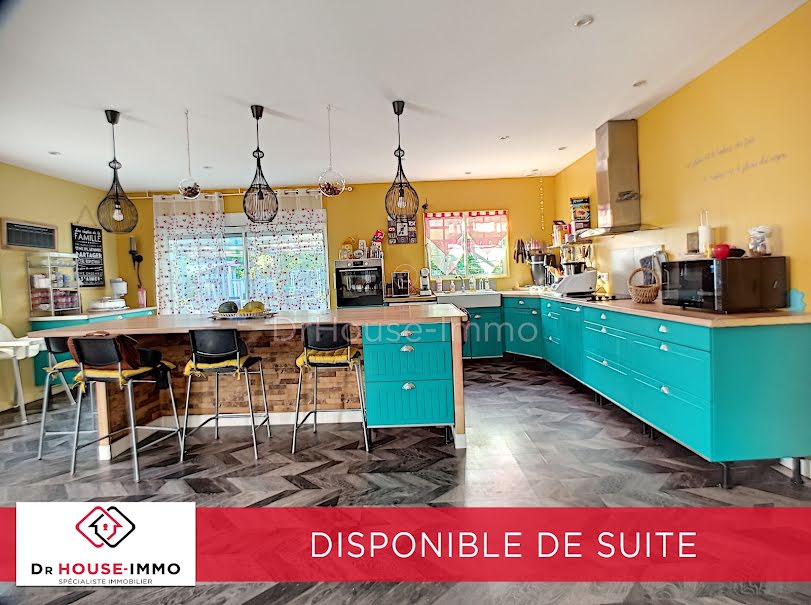 Vente maison 8 pièces 270 m² à Coutras (33230), 283 000 €