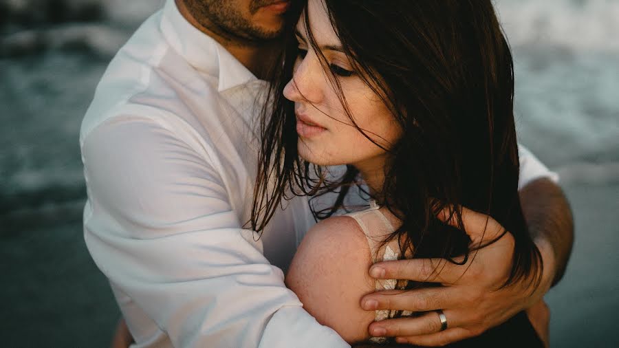 Fotógrafo de casamento Attila Hajos (hajos). Foto de 15 de março 2018